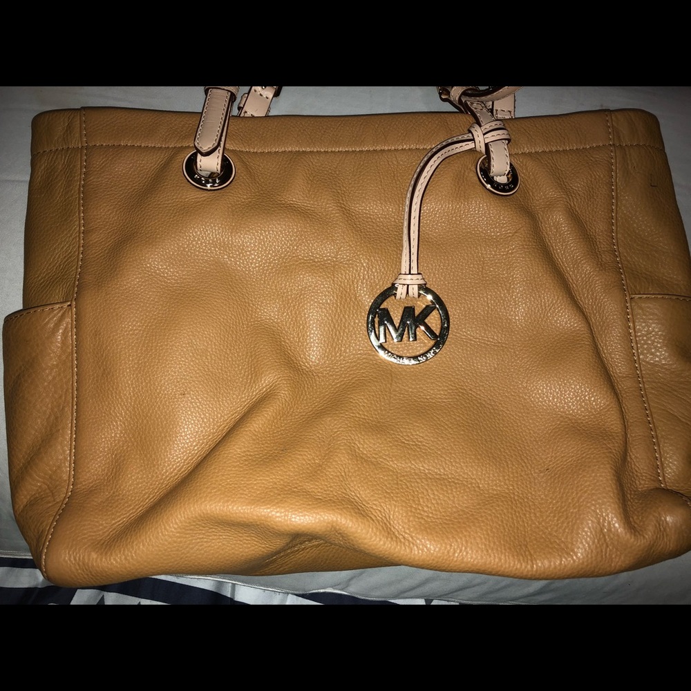 Tan Tote 👜
